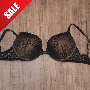 Victoria’s Secret black lace bombshell bra